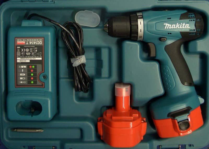 Шуруповерт аккумуляторный Makita 6281DWAE